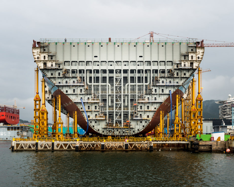 Illustration for article titled Cómo se construye el barco de carga más grande del mundo
